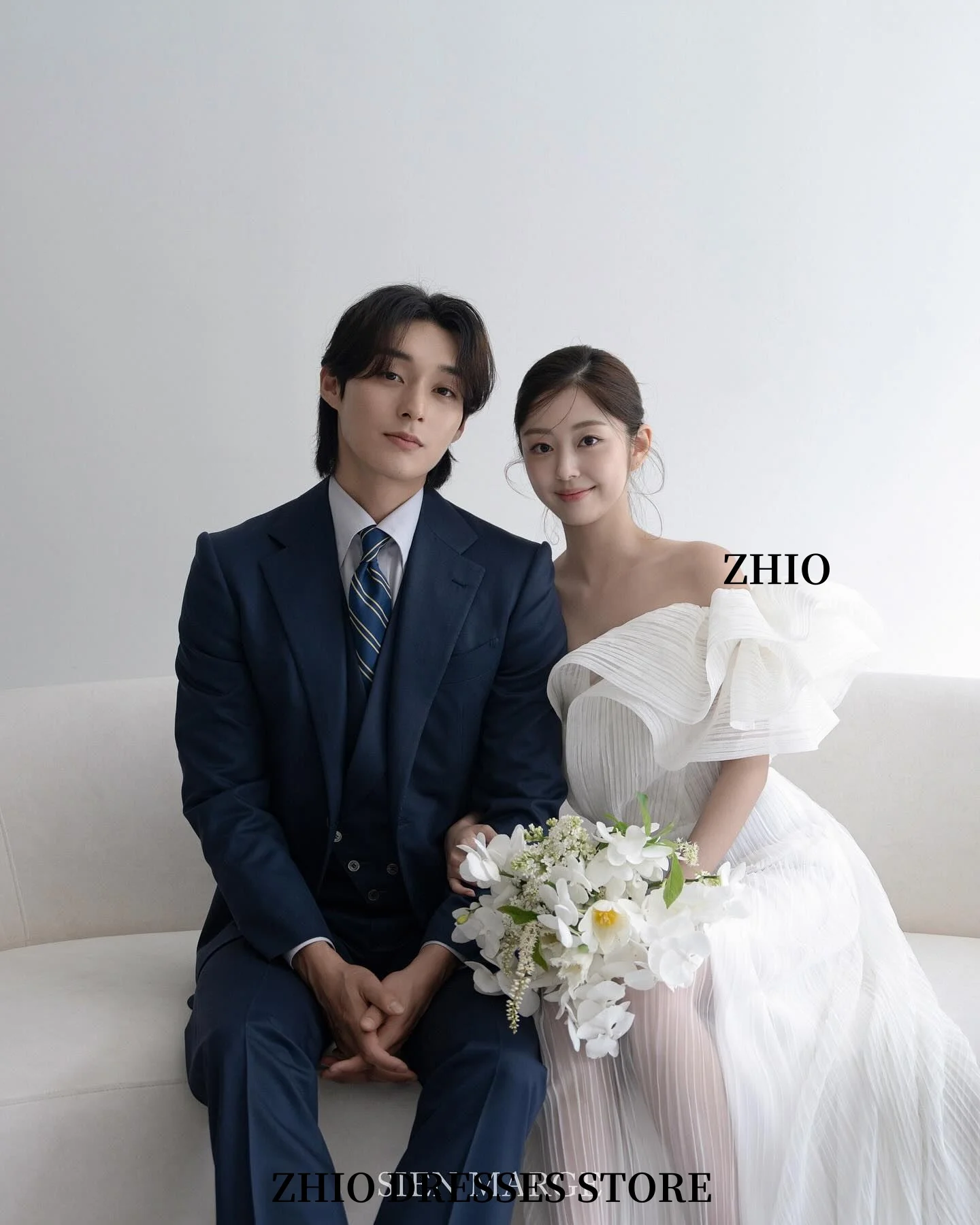 ZHIO Modern Minimalist Off-Shoulder Strapless Wedding Dress Photo Shoot Floor Length Pleated Tulle Bridal Dress Customized