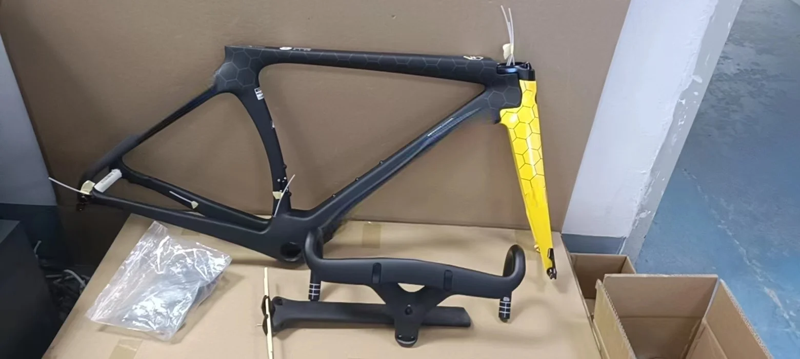 

2025 style S5 road bike frame in carbon ud matt+glossy yellow black bicycle carbon frame bb right + seatpost+handlebar 48 -59cm