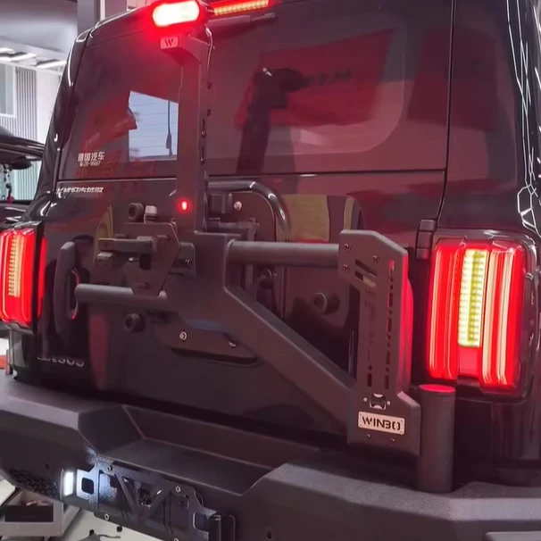 A Reinforced Rear Door Spare Tire Bracket for Tank 300 Designed for Off-road Modification and Linkage Functionality