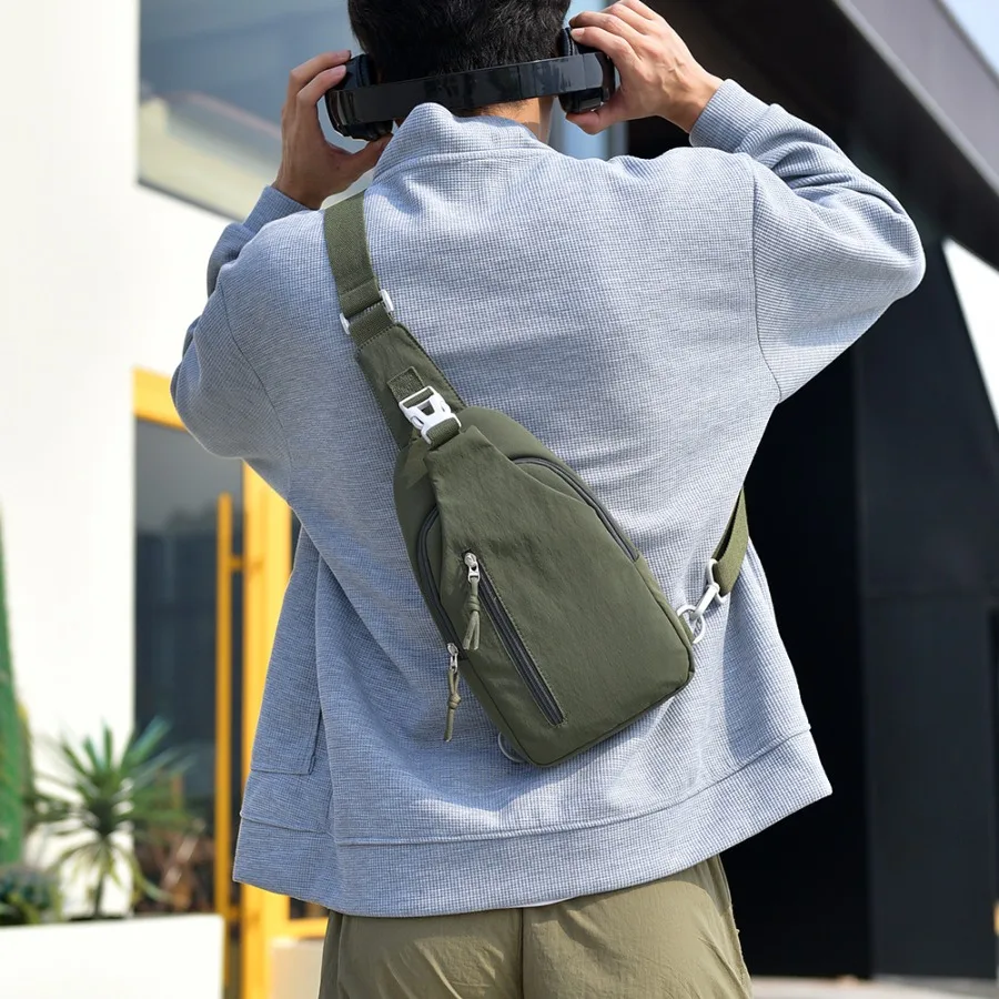 

【Spot goods】- new men's chest bag fashionable and fashionable solid color shoulder bag portable sports and casual -body bag log