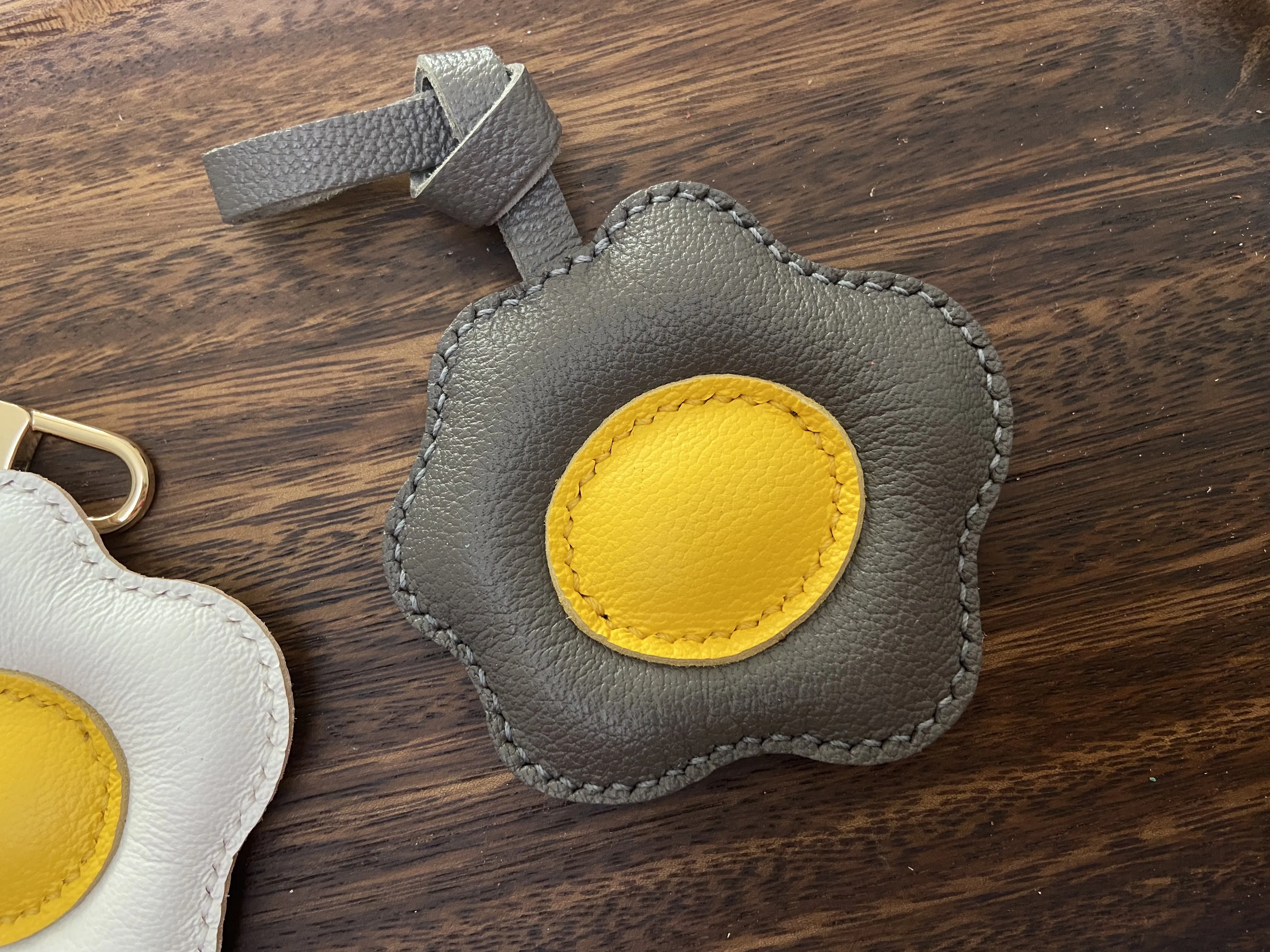 قلادة عجة، حقيبة قلادة من جلد الغنم الفرنسي، حقيبة قلادة للهاتف، سلسلة مفاتيح من الجلد الطبيعي المصنوع يدويًا.