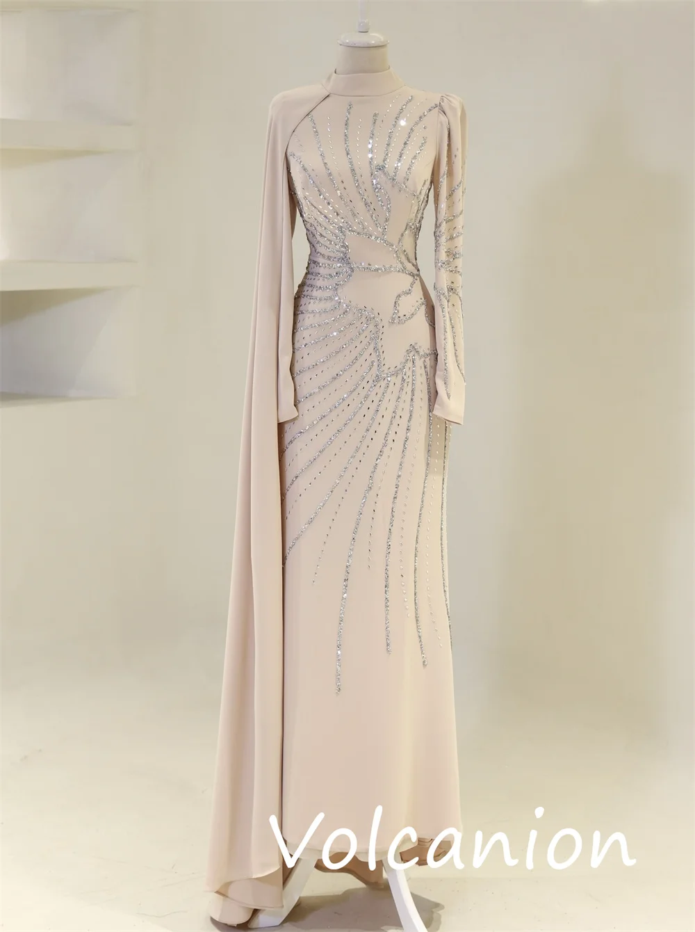 ที่กําหนดเองคลาสสิกประณีตเจอร์ซีย์ประดับด้วยเลื่อม A-Line ชุดเดรสยาวคอสูง Bespoke โอกาส