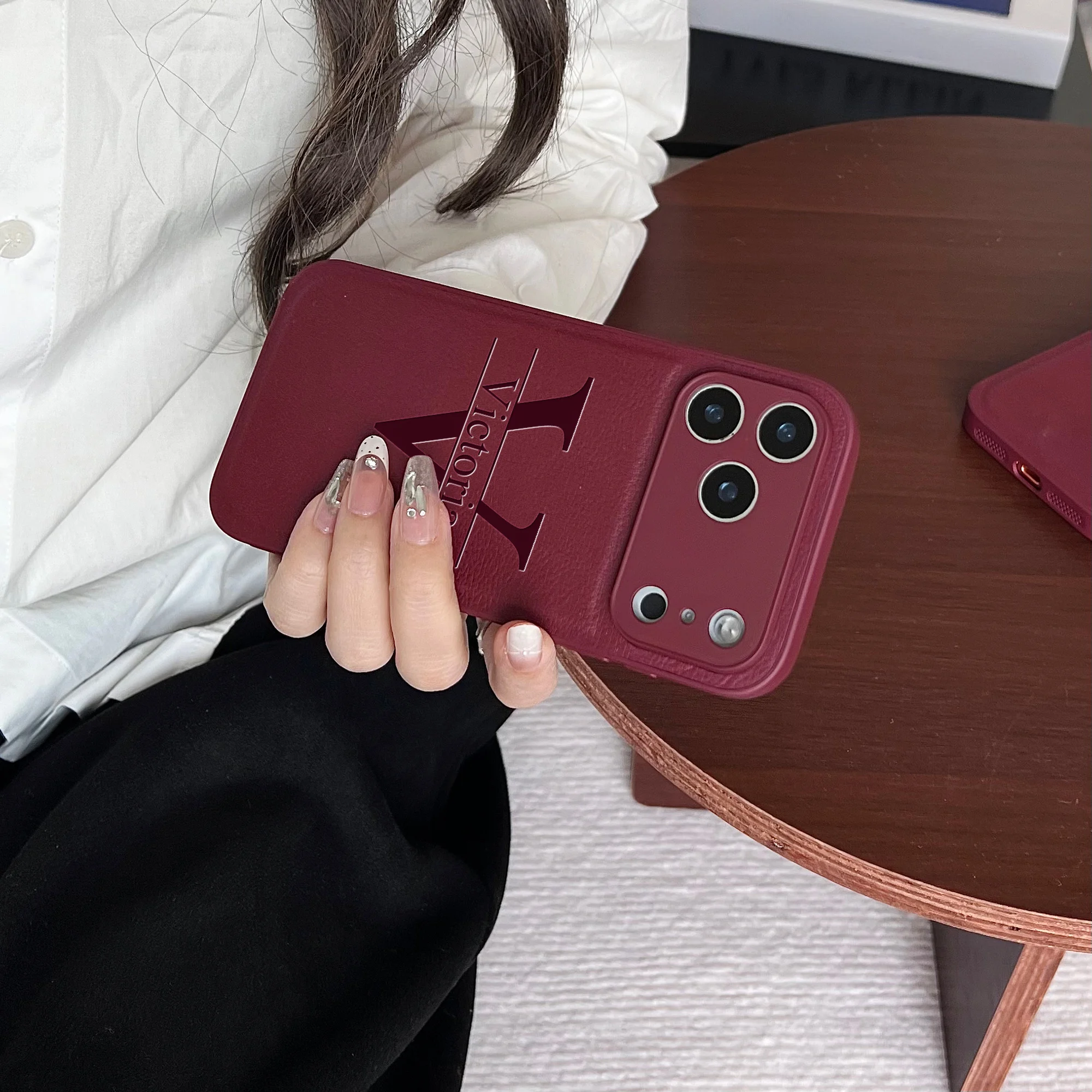 Maßgefertigte Luxus-Handyhülle im Business-Stil, kompatibel mit iPhone 11 12 13 14 15 16 17 18 Pro Max 14 15 16 Plus 17 Air – Detail 5