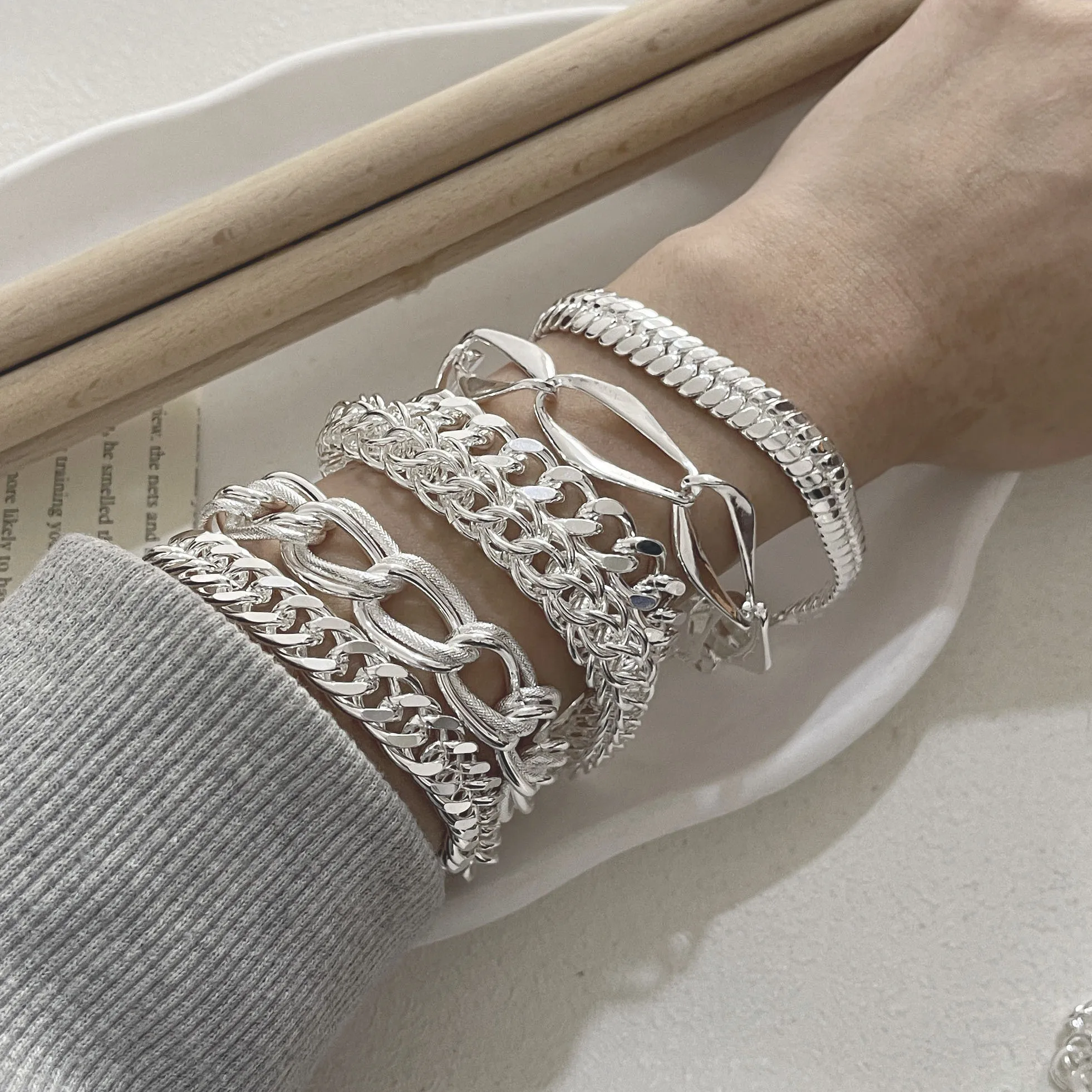 

Браслет из 100% цельного серебра 925 пробы для женщин и мужчин, винтажный, ручной работы, с блестящими сердечками, подарок на день рождения или Рождество