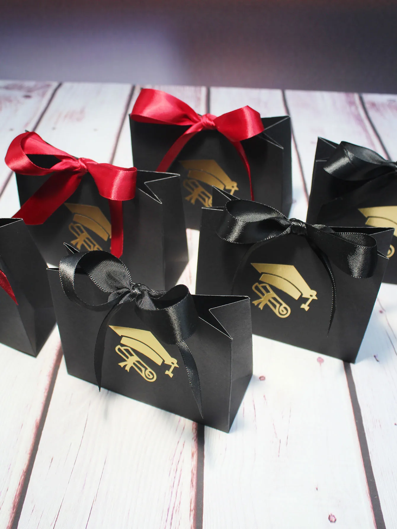 Elegant BLACK Graduation Gift Box with Gold Cap and Diploma Design – Stylish Party Favor for Graduation Celebrations – Perfect