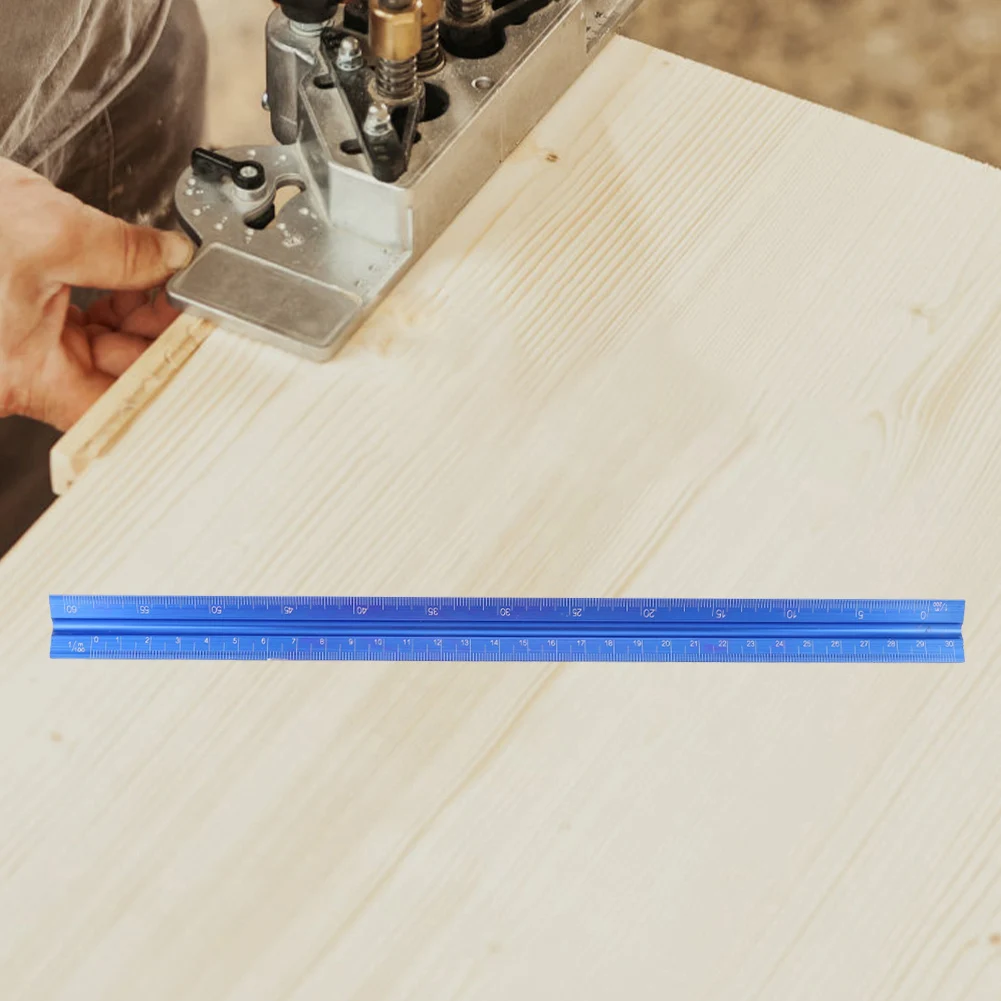 مسطرة بمقياس معماري مقاومة للانحناء مسطرة مثلثة معدنية قابلة لإعادة الاستخدام مسطرة مثلثة من سبائك الألومنيوم للمكتب والمدرسة