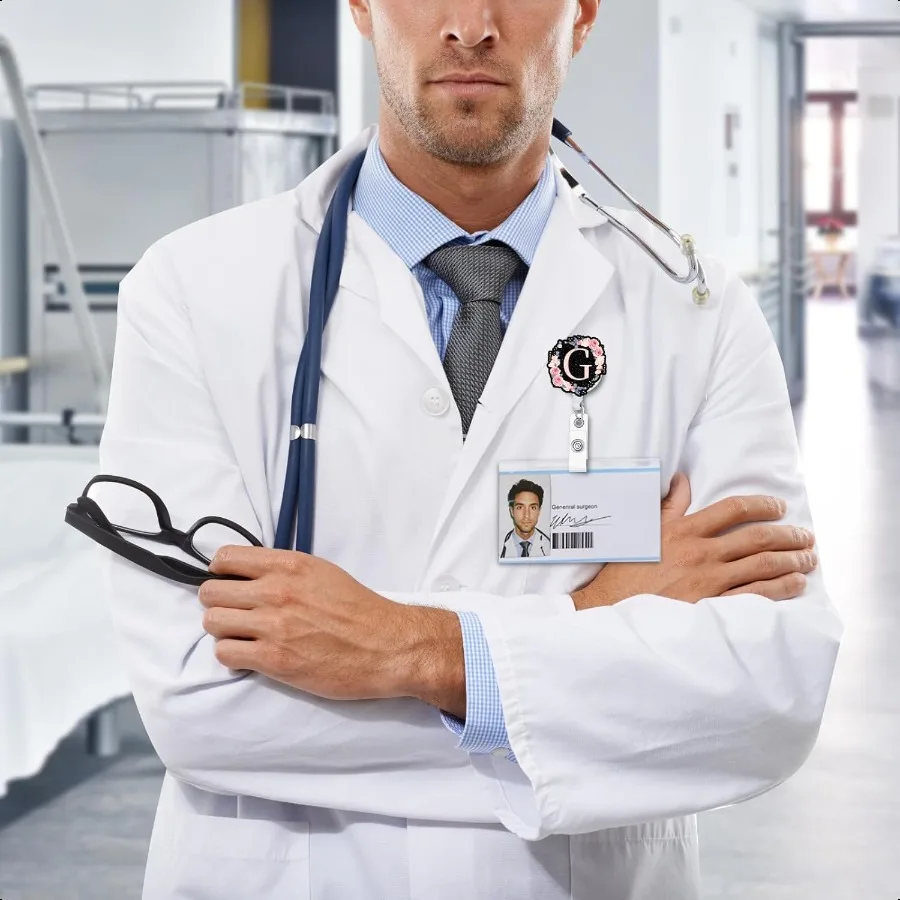 حامل بكرات شارة الحروف AZ قابل للسحب مع مشبك معرف لبطاقة علامة الاسم لطيف للتمريض معلم الطالب مكتب العمل الطبي