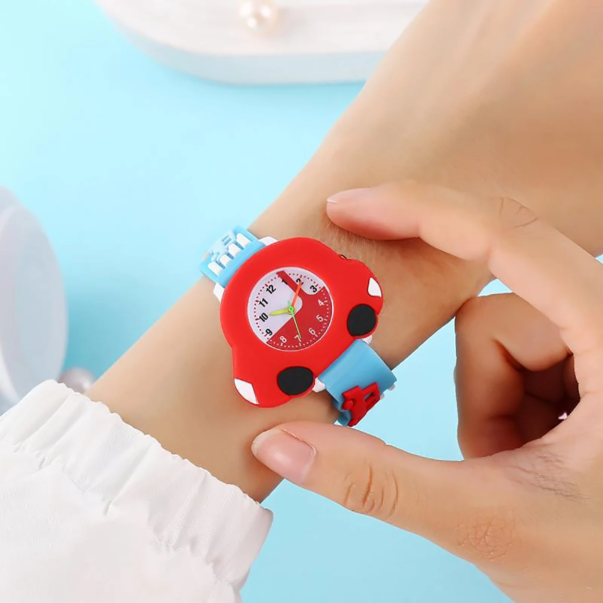 1pc/2pcs-süße Cartoon Auto Quarzuhr, trend ige Auto Junge Quarzuhr