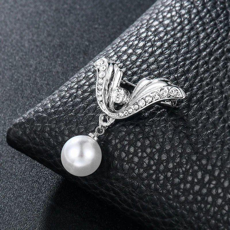 New V-shaped Crystal Brooch Angel Wings Imitation Pearl Pendant Brooches For Women Pins Christmas Jewelry Gift