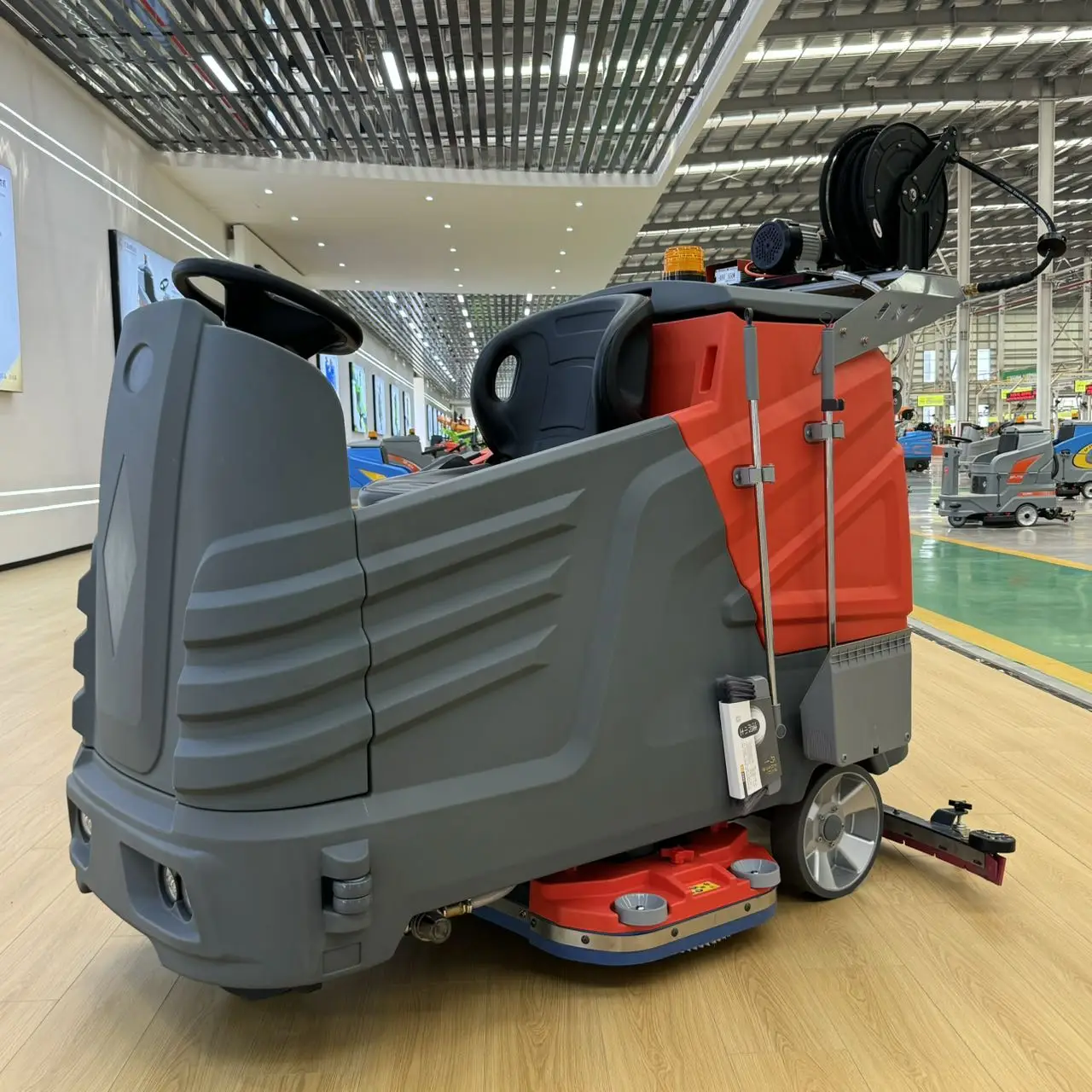 Cnsuitech SP-1230 Electric New Self-Propelled Ride-On Floor Scrubber Dryer Burnishing 48V 200Ah Battery 1230mm Cleaning Floor