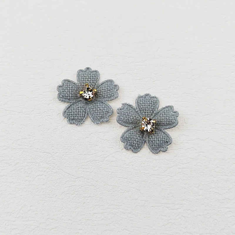 Blume mit Strass-Applikation für Kleidung, Aufnäher zum Aufnähen auf Hüte, zum Basteln von Haarspangen, als Schleifendekoration, 2,3 cm, 50 Stück. – Detail 10