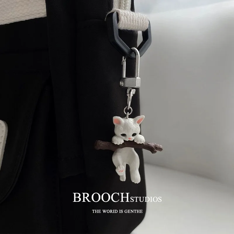 Cartoon Cute Tree-hugging Cat Keychain, Adorable 3D Corgi Puppy Pendant, Bag Charm for Men, Women, and Students