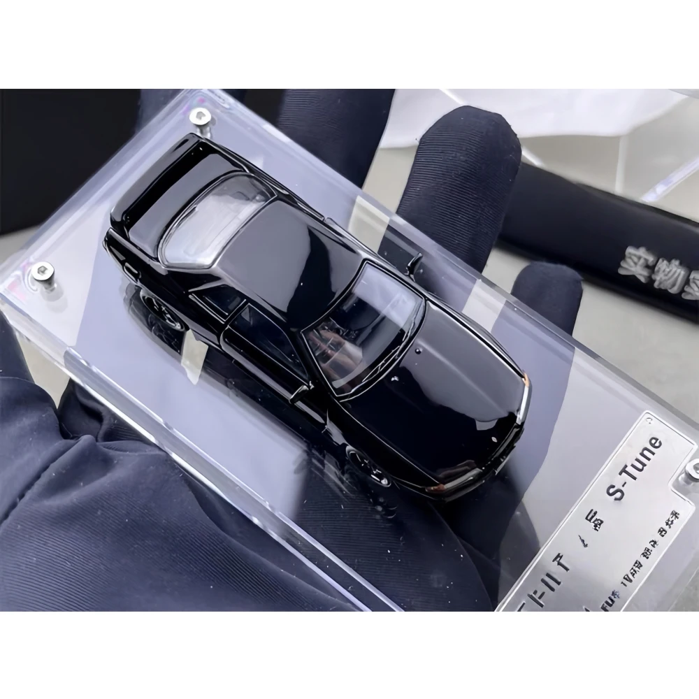 

Литая под давлением модель автомобиля Focal Horizon 1:64 GTR R32 S-TUNE