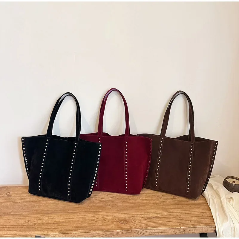 Y2kn Frauen Niet Tote Tasche Herbst Und Winter Neue Vielseitige Casual Schulter Unterarm Tasche Marke Designer Mode Einfache Handtasche – Detail 2