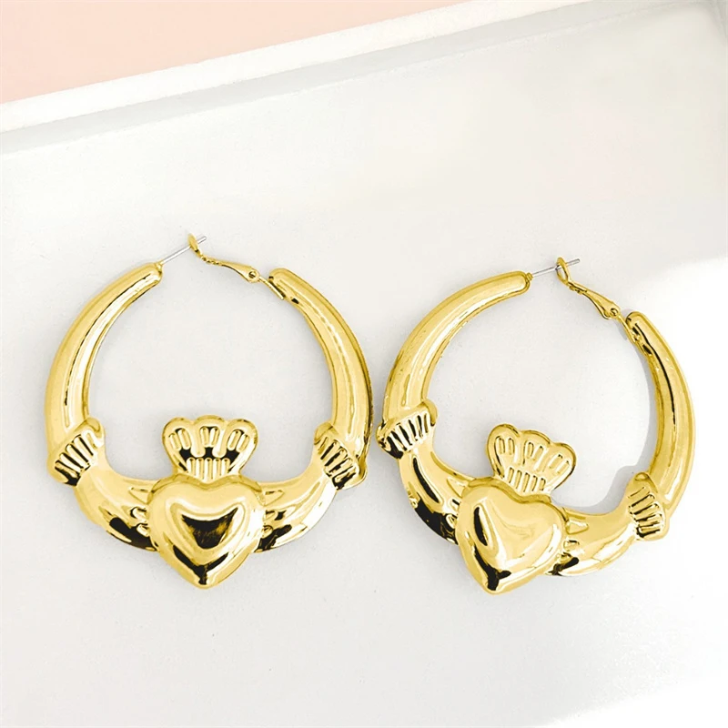 1 Pair Superior Heart Hoop Earrings; Fashionable Jewelry Gift for Girls on Valentine's Day