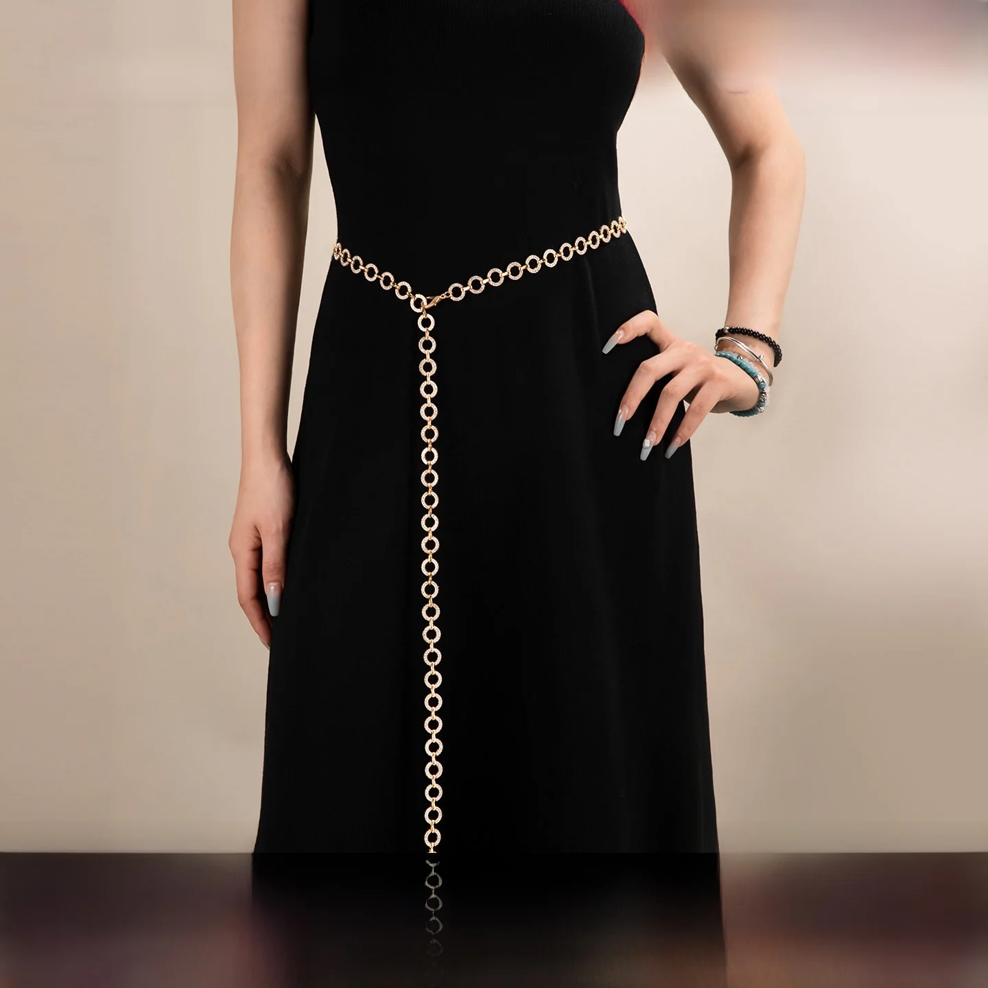 手作りエスニックスタイルウエストチェーン-canles-konis-公式サイト-スカート-高級感のあるパンツ-ウエストアクセサリーベルト-若い女性向け