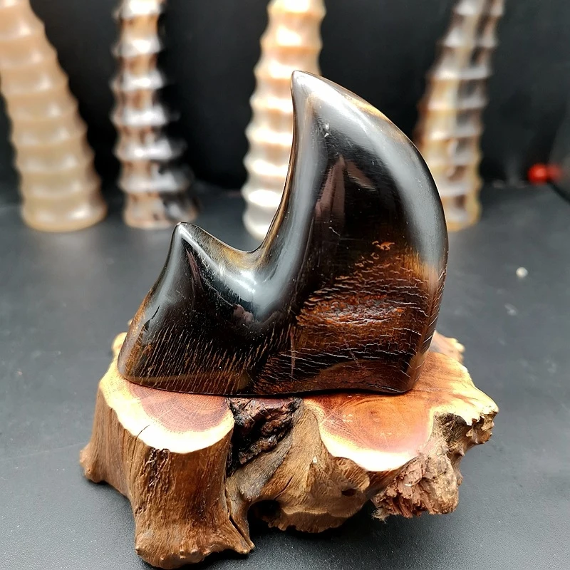 Tibetan-style pen holder, hand-held ornament, pendant, solid antique imitation horn men