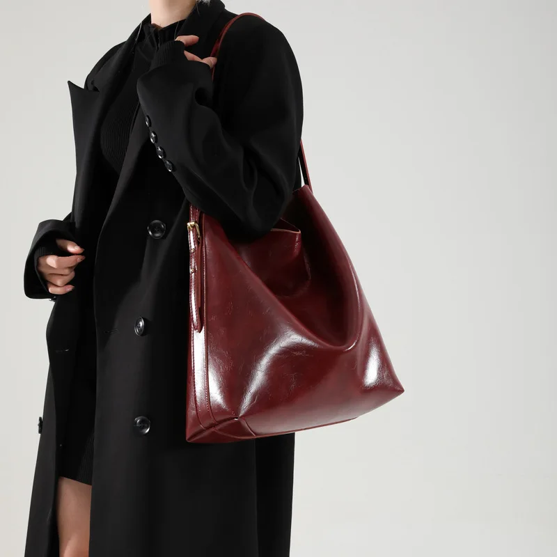 

2025 Soft Tote Bag for Women, Fashion Shoulder Purse Lightweight Crossbody Bag, Trendy Commuter Bag, Versatile Day-to-Night Bag