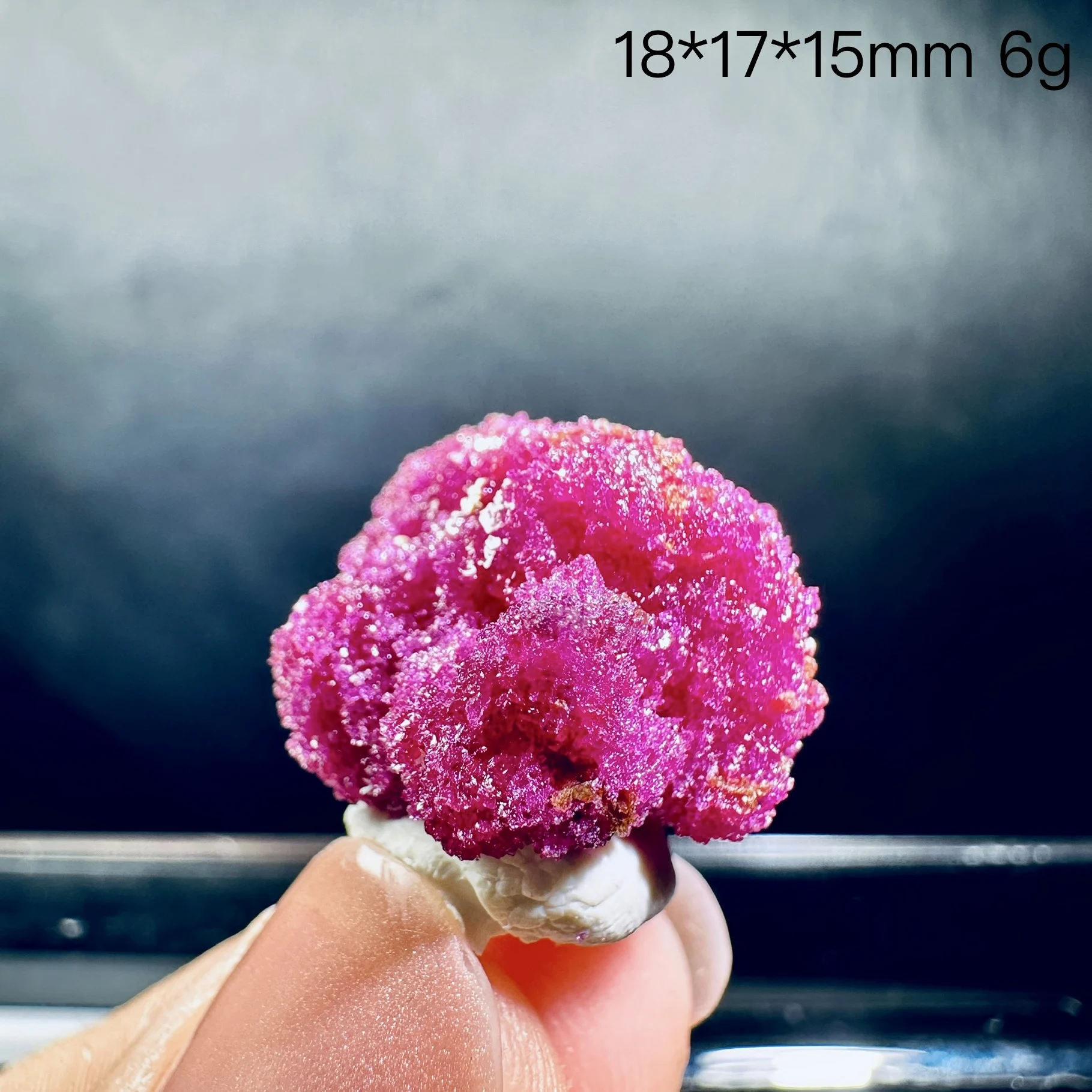 Natural material Guangdong red corundum, crystal mineral specimen, mineral collection item, fluorite, crystal cluster, quartz cl