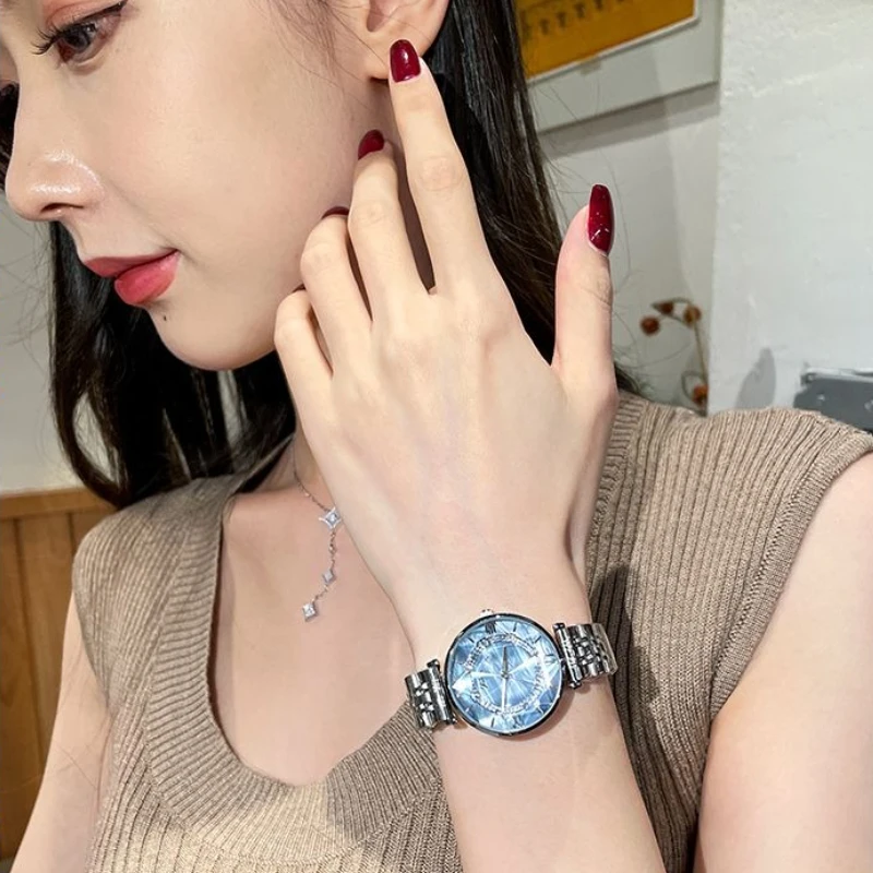Orologio da donna elegante Orologio da donna al quarzo di marca genuina zingara di lusso leggero di nicchia casual di tendenza della moda 2025 Nuovo regalo di compleanno