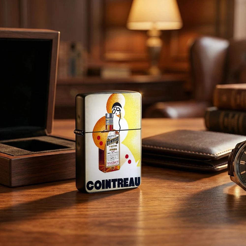 Encendedor con Diseño de Botella Cointreau, Estilo Retro para Escenas de Bar