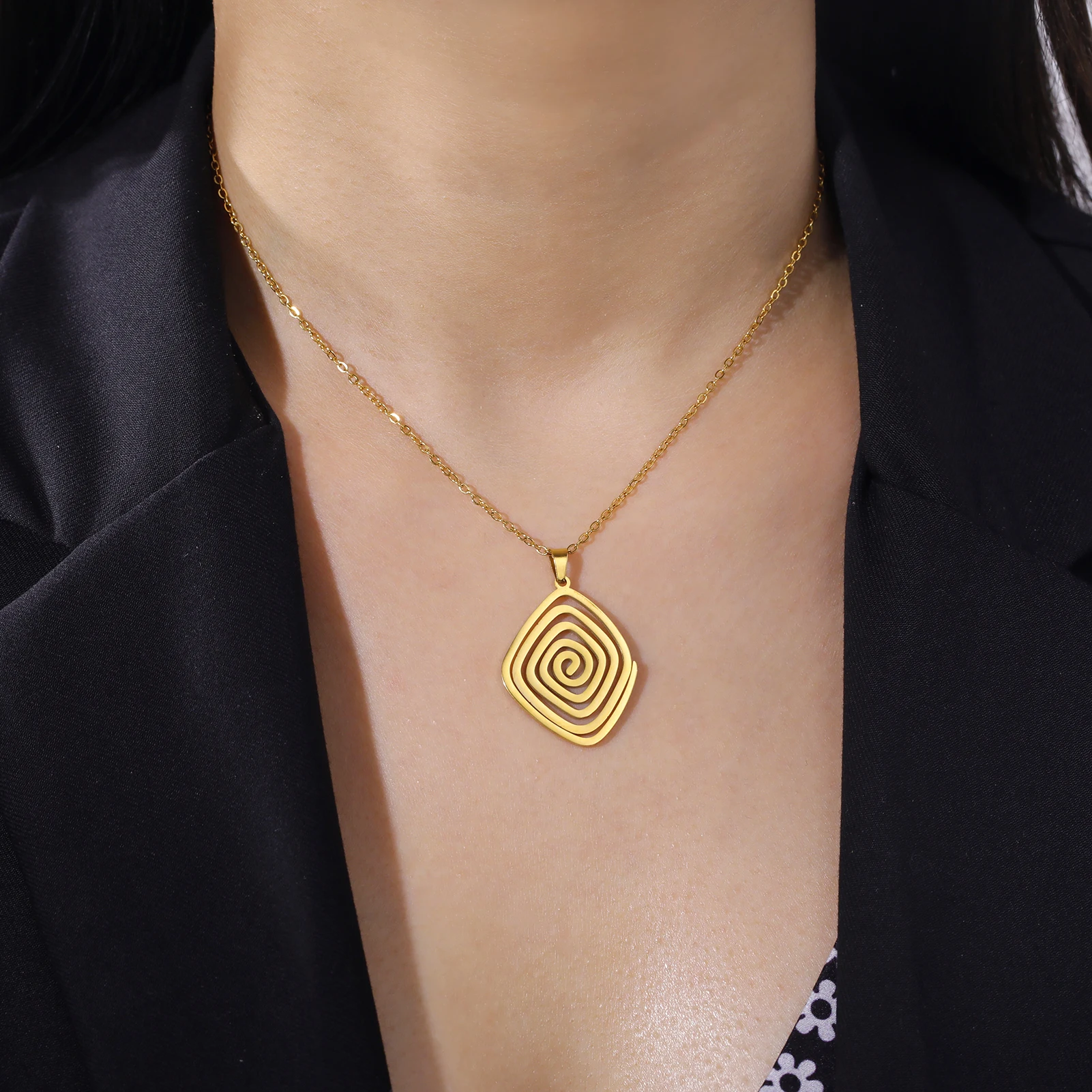 Cazador Stainless Steel Spiral Swirl Maze Necklace for Women Irregular Geometric Gold Color Neck Chain Jewelry Birthday Gift