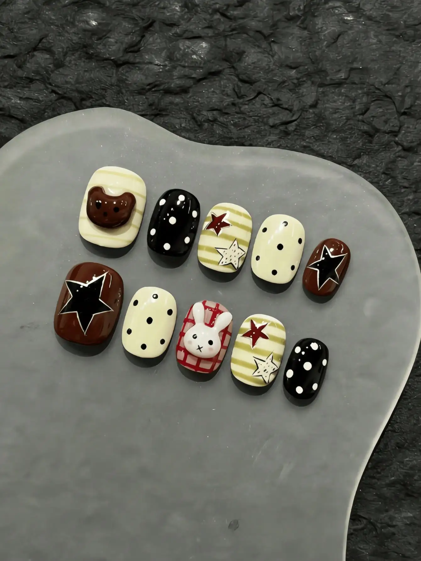 10 Pieces of Short, Square-Shaped Brown and White Cartoon Rabbit and Bear Nail Stickers, Soft and Cute in a Childlike Style, Featuring Rabbit, Bear, and Star Designs, Using 3D Cartoon and Hand-Painted Color-Blocking Techniques, Suitable for Young Girls and Young Women, Perfect for School, Daily Commuting, and Cute Gatherings, Comes with Jelly Glue and Nail File