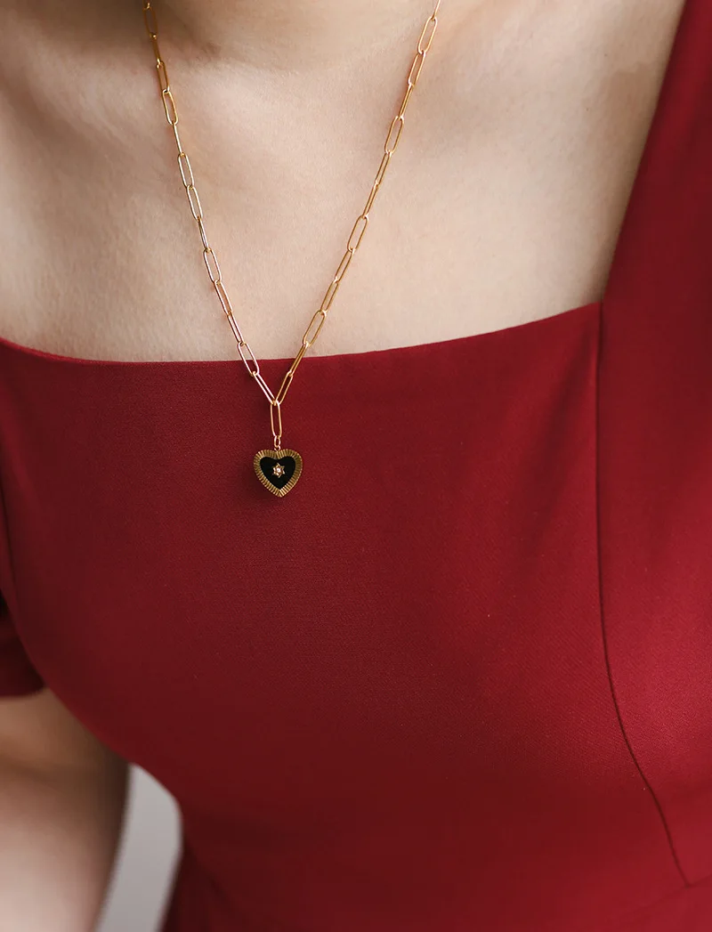 

Titanium With 18K Gold Zircon Heart Necklace Women Stainless Steel Jewelry Runway Gown Hiphop Rare Glam Japan Korean Fashion