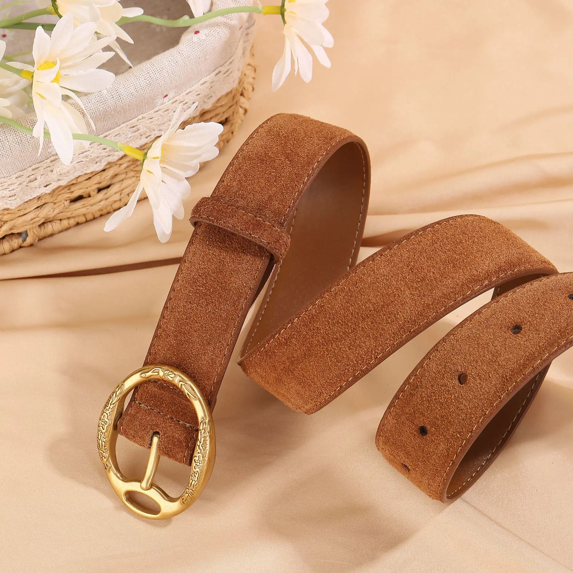 Ceinture en cuir de vachette suédé de style vintage pour femme avec structure carrée dorée, idéale pour les robes et les jeans, 3.3cm