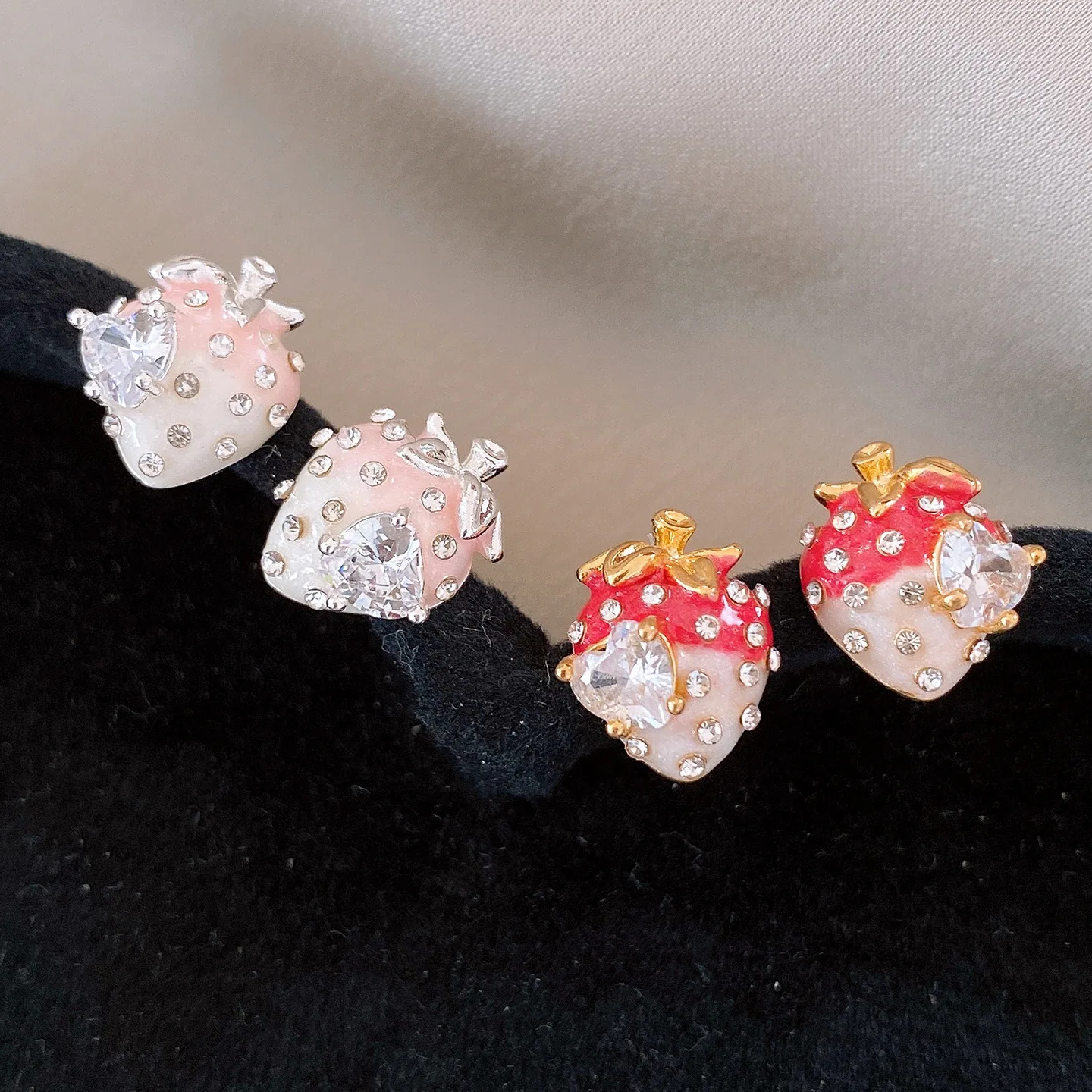 

18k Gold Plated Strawberry Stud Earrings for Women Dainty Sweet Cute Heart Zircon Rhinestones Ear Studs Birthday Jewelry Gift