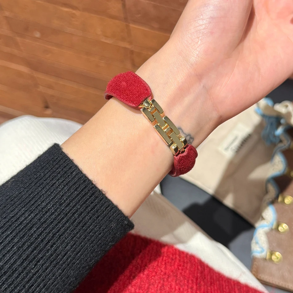 Elegant D Strap for Apple Iwatch Series 11 10 9 8 7 6 5 4 3 SE Ultra Watch Band 38 40 41 42 44 45 46 49 mm Metal Plush Bracelets