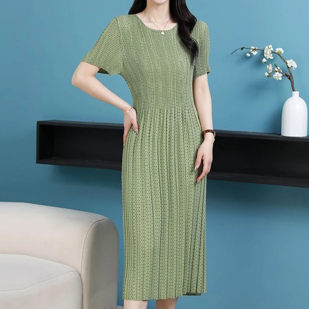 

2026 pleated dress summer new short-sleeved mother temperament printed thin large size crew neck skirt