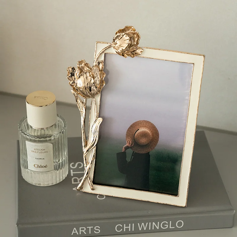 Luxury Minimalist Photo Frame French Carved Vintage Decor Office Bedroom Photo Keepsake Durable Metal Edge Valentine's Day Gift