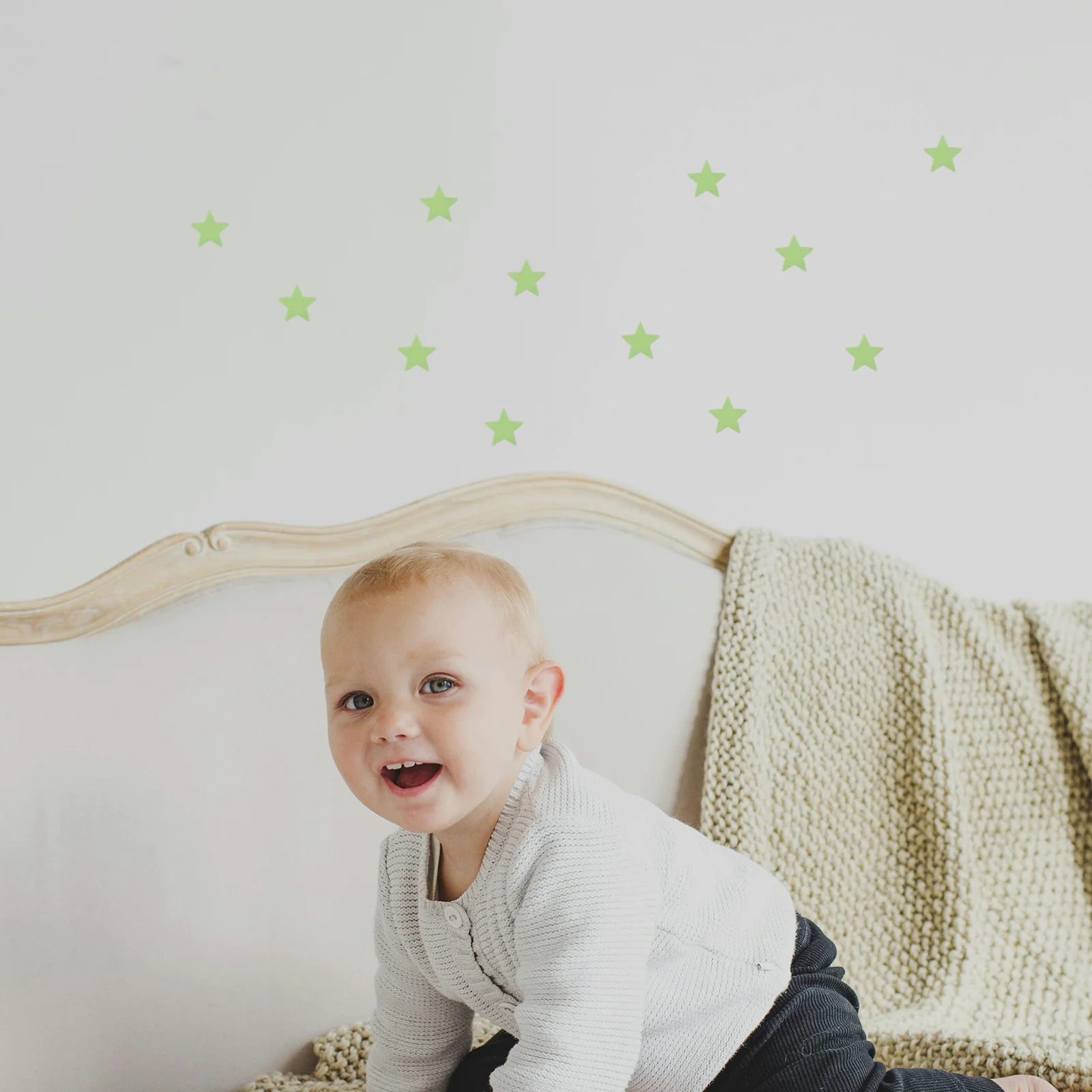 

100Pcs 3D Luminous Stars Wall Stickers Glow Ceiling Decals for Home Bedroom Living Room Photography Background Decor