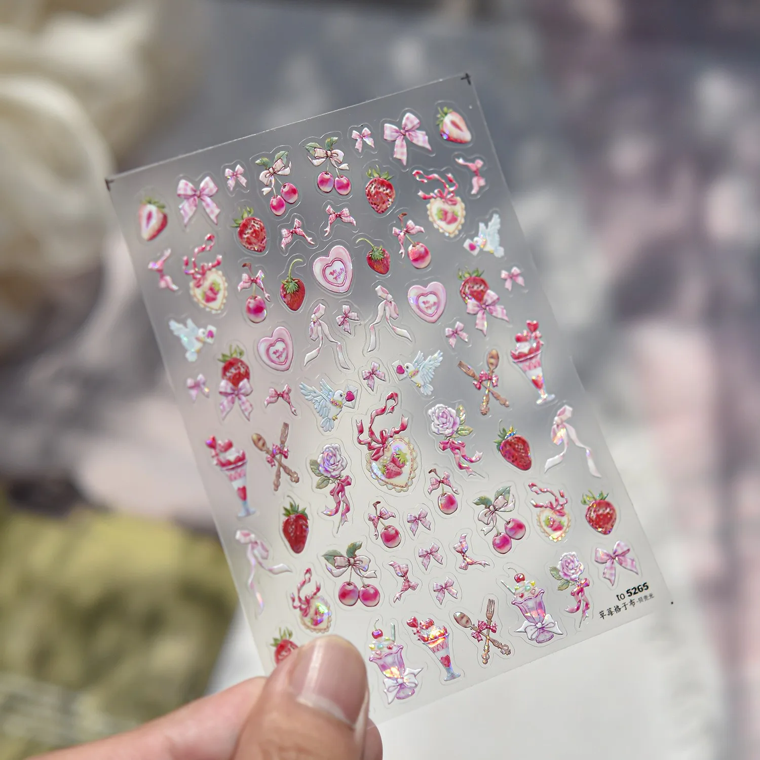Schwarze und Rosa Schleifen-5D-Nagelaufkleber: Kreuz, Musiknoten, Herzschloss, Riemen, Spitze, Polka Dots, Flügel, Herz – Selbstklebende Maniküre-Sticker – Detail 12