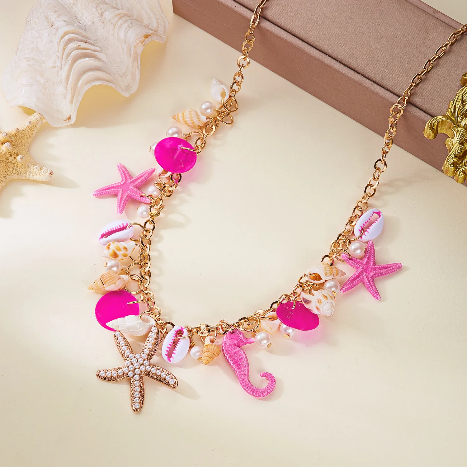 Y2K Einzigartige Ozean-Themen-Halskette für Frauen, goldfarbene Kette, Seepferdchen, Seestern-Anhänger, minimalistischer Schmuck, Dopamin-Geschenk, Party – Detail 4