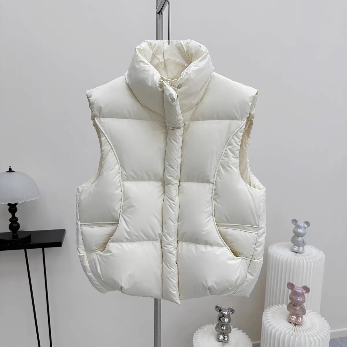 Winter White Duck Down Vest for Women Thick and Loose Quilted Cropped Coat Jacket Puffer Vest