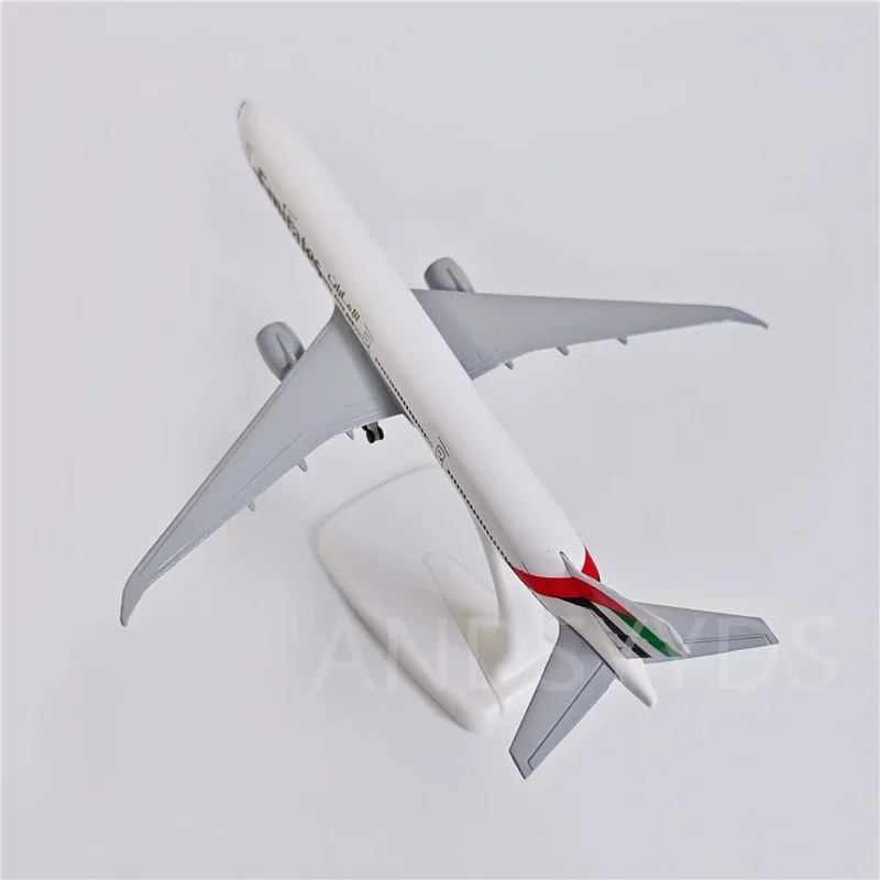 1/400 طائرة بمقياس معدني B777 الخطوط الجوية الإمارات نموذج طبق الاصل 20 سنتيمتر طائرة مصغرة دييكاست لعب الأطفال جمع الهدايا