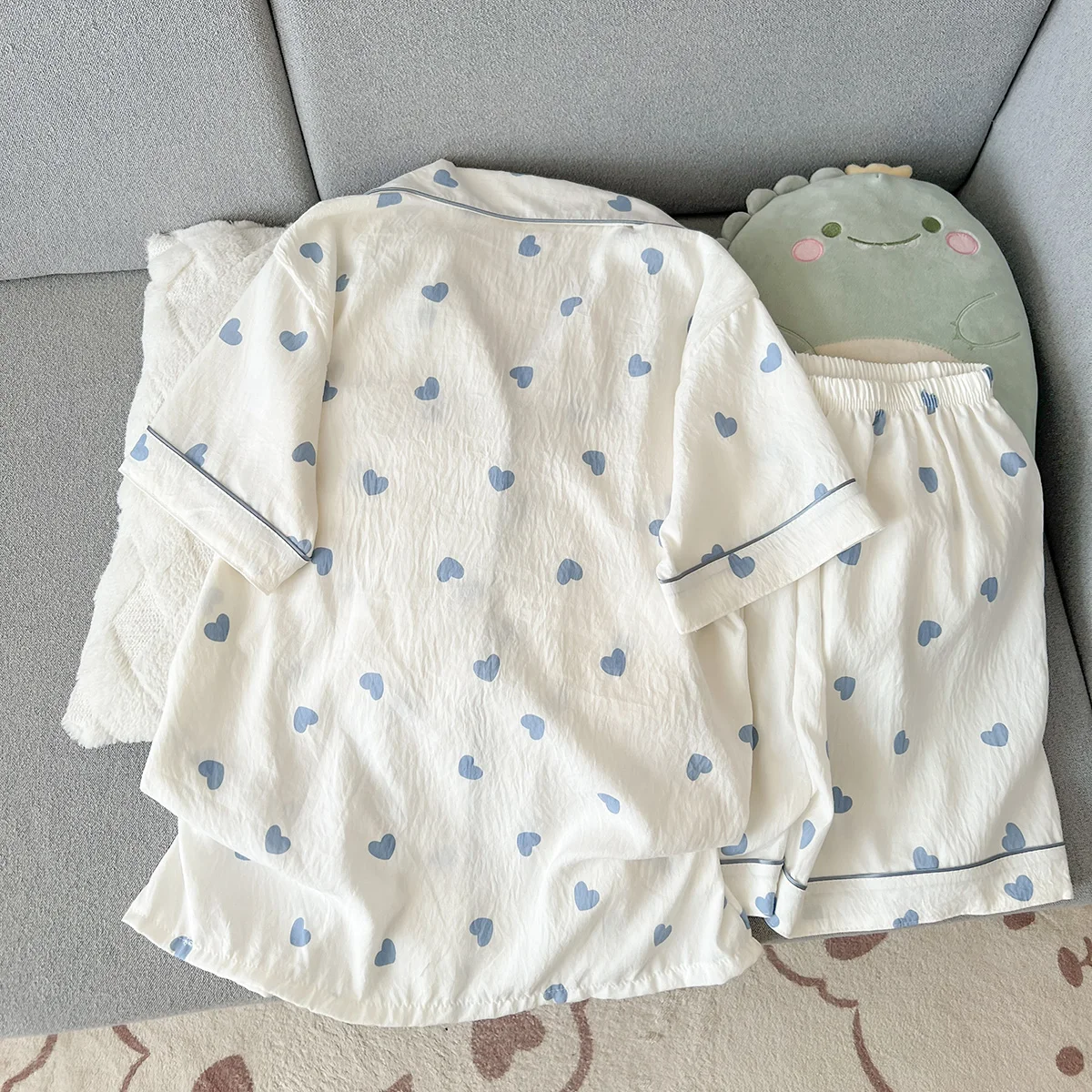 Women's Summer Thin Pajamas with Heart-Shaped Pattern, Short-Sleeved Shorts, Sweet and Cute, Can Be Worn Outside in Summer, Two-Piece Home Wear Set