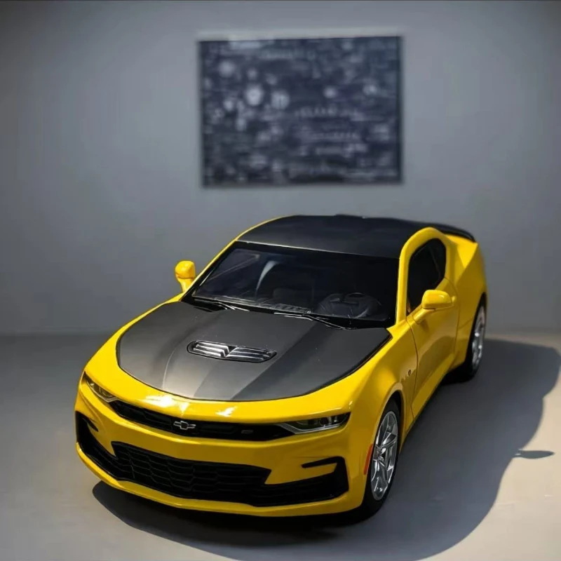 Advanced ornament children's toy 1:18 Camaro Bumblebee simulation alloy  car model large speed and passion