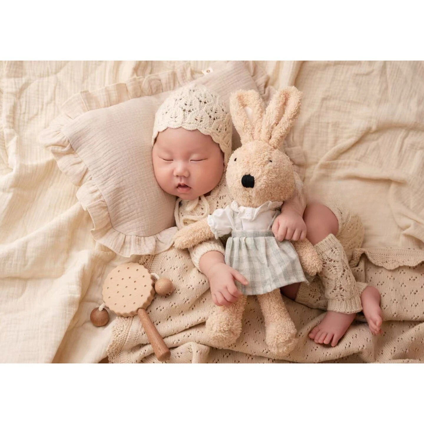 Newborn Photography Props Cute Handmade Hollow Outfit Set with Bunny Knitted Blanket Pillow Backdrop Set for Baby Studio Photo