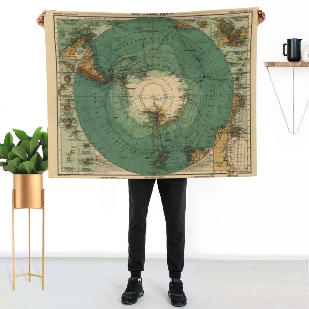 Map of Antarctica from 1912 (S??d-Polar-Karte) Throw Blanket Heavy Plush Bed covers Beach heavy to sleep Blankets