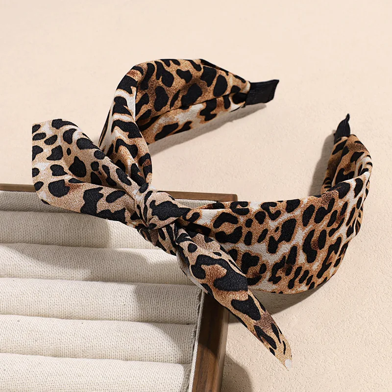 1 Stück koreanische Version Haarband mit Leopardenmuster und Schleife, Retro-Haarband mit Zähnen, breiter Rand, rutschfest, zum Waschen von Gesicht und Haaren, weiblich