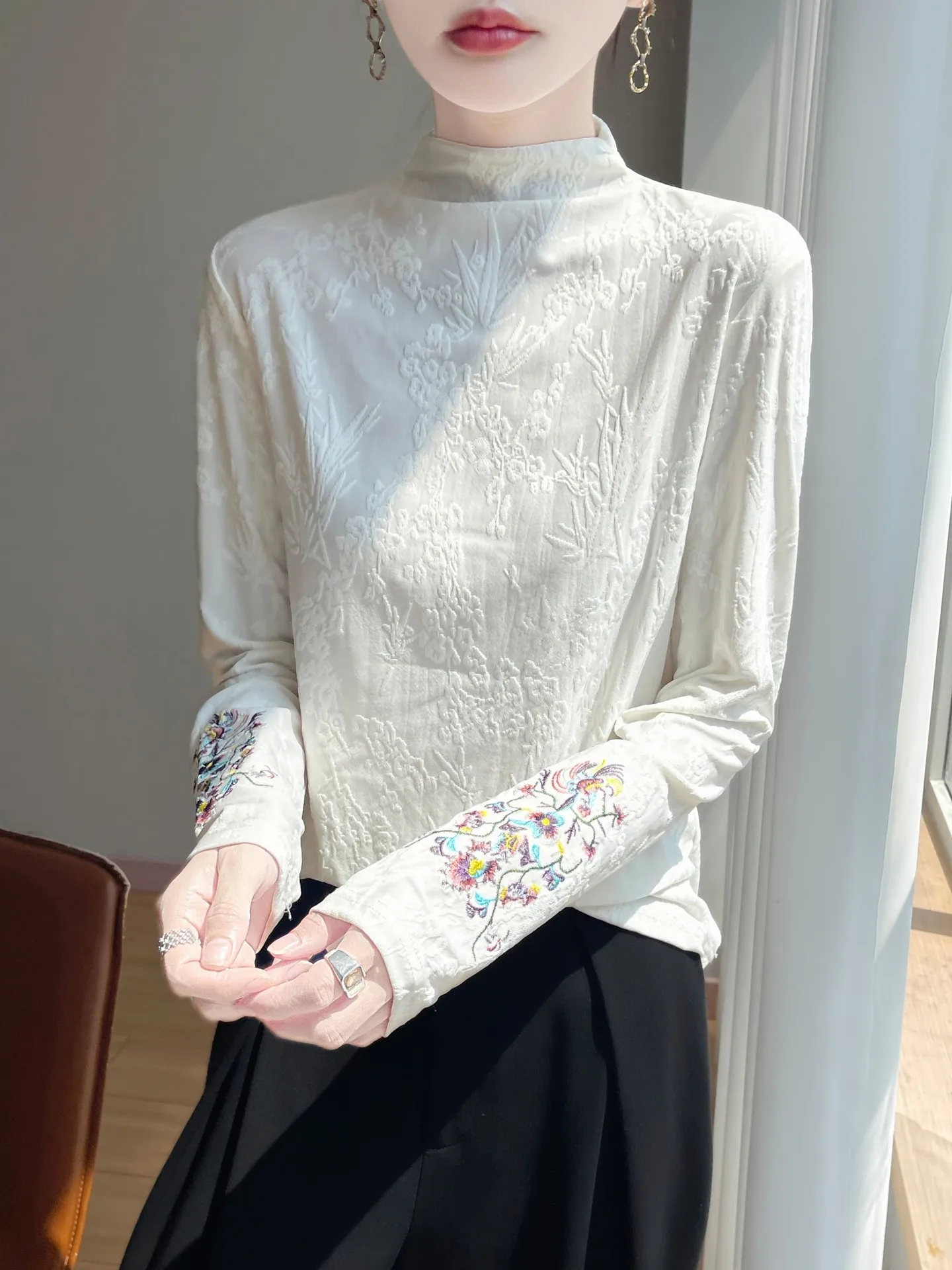 

Женская белая футболка с длинным рукавом и вышивкой в китайском стиле, с высоким воротником, дышащая, комфортная, для ношения под одеждой.