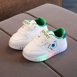 Sneakers luminose per bambini scarpe leggere e traspiranti per bambini scarpe Casual per ragazze scarpe da ginnastica luminose a LED per bambini piccoli