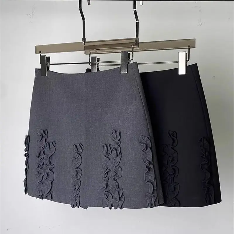 กระโปรงมินิสเกิร์ตทรงสวยหรูสำหรับผู้หญิง แฟชั่นระบายขอบเอวสูง ทรงเข้ารูปสำหรับฤดูร้อน สไตล์สาวออฟฟิศ สีพื้น เสื้อผ้าผู้หญิง