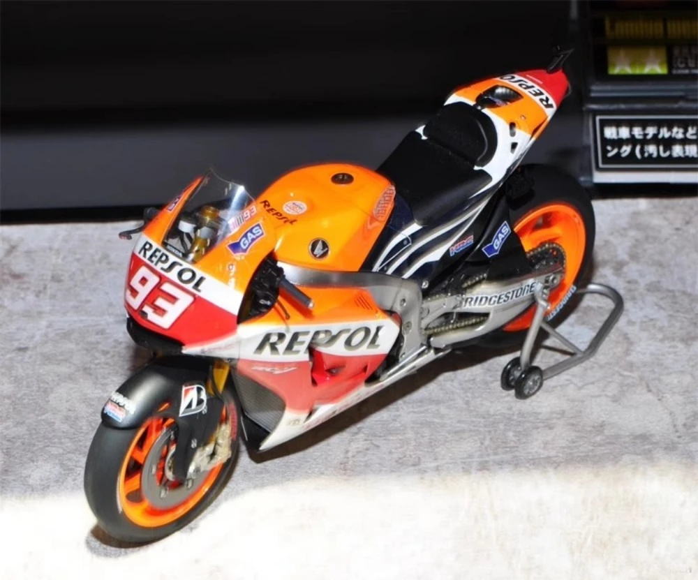 Tamiya 14130 schaal 1/12 Repsol Honda RC213V '14 motorfietsconstructie