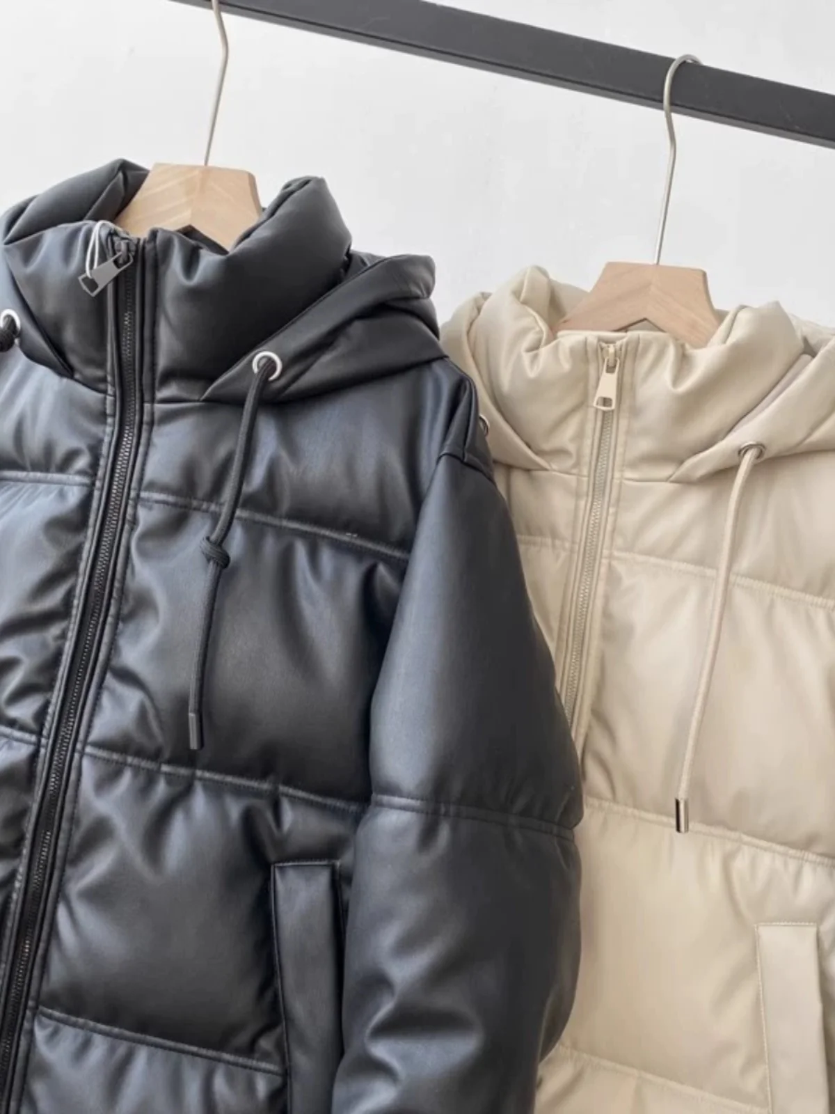 Winter 2023 Trendy Hooded Loose Faux Leather Zipper Thickened Warm Cotton Jacket Outerwear Women's Fashion Cold Proof