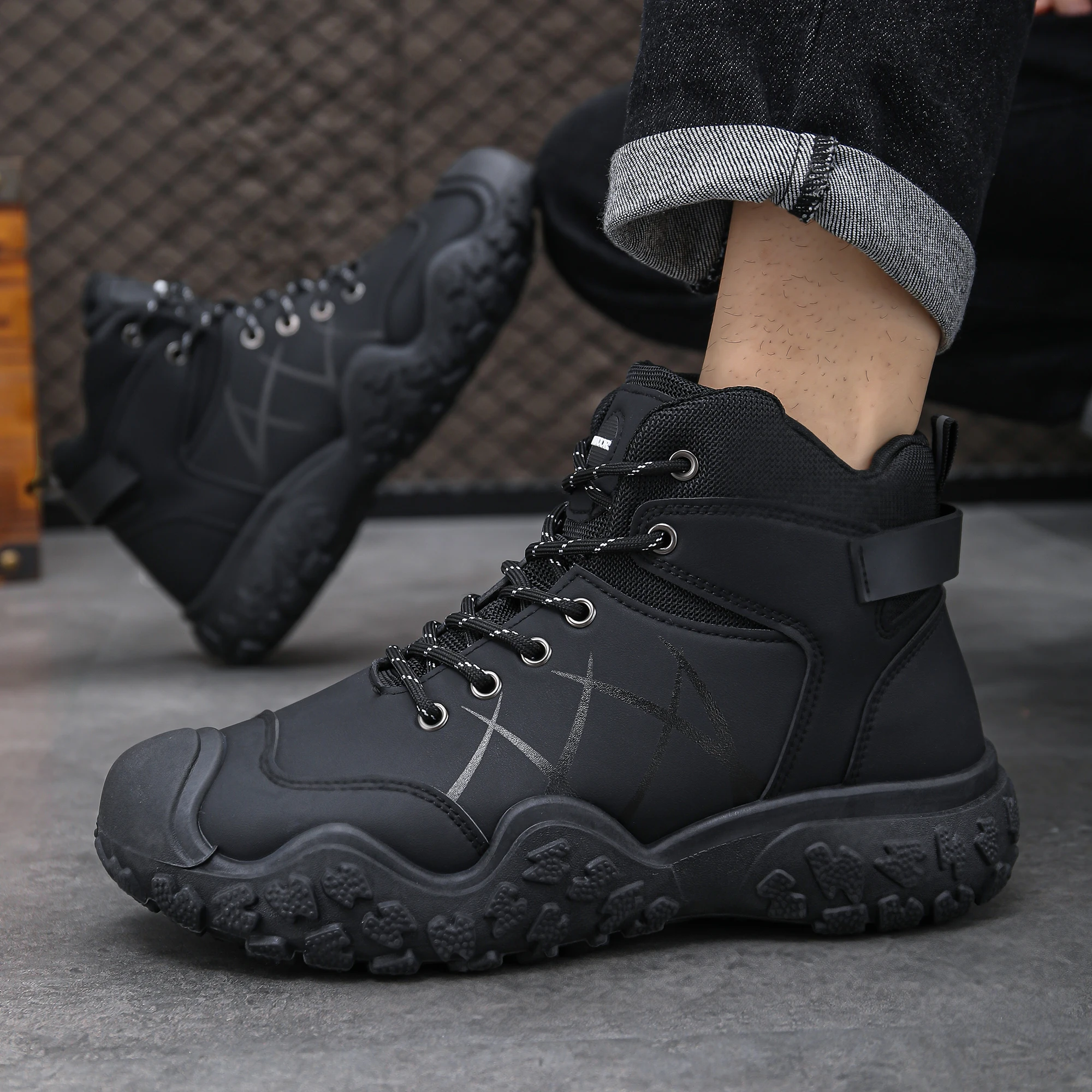 Klassische Herrenstiefel mit hohem Schaft, strapazierfähige Sohle, weiches Obermaterial, klassisch und modisch, geeignet zum Wandern und für Outdoor-Aktivitäten. – Detail 6