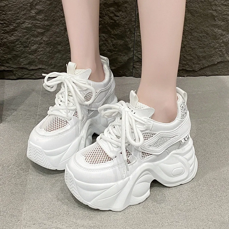 البوب 10 سنتيمتر جديد بلينغ أحذية رياضية مكتنزة الربيع أحذية مفلكنة غير رسمية 2025 امرأة عالية منصة تنفس شبكة أحذية رياضية الإناث أبي S